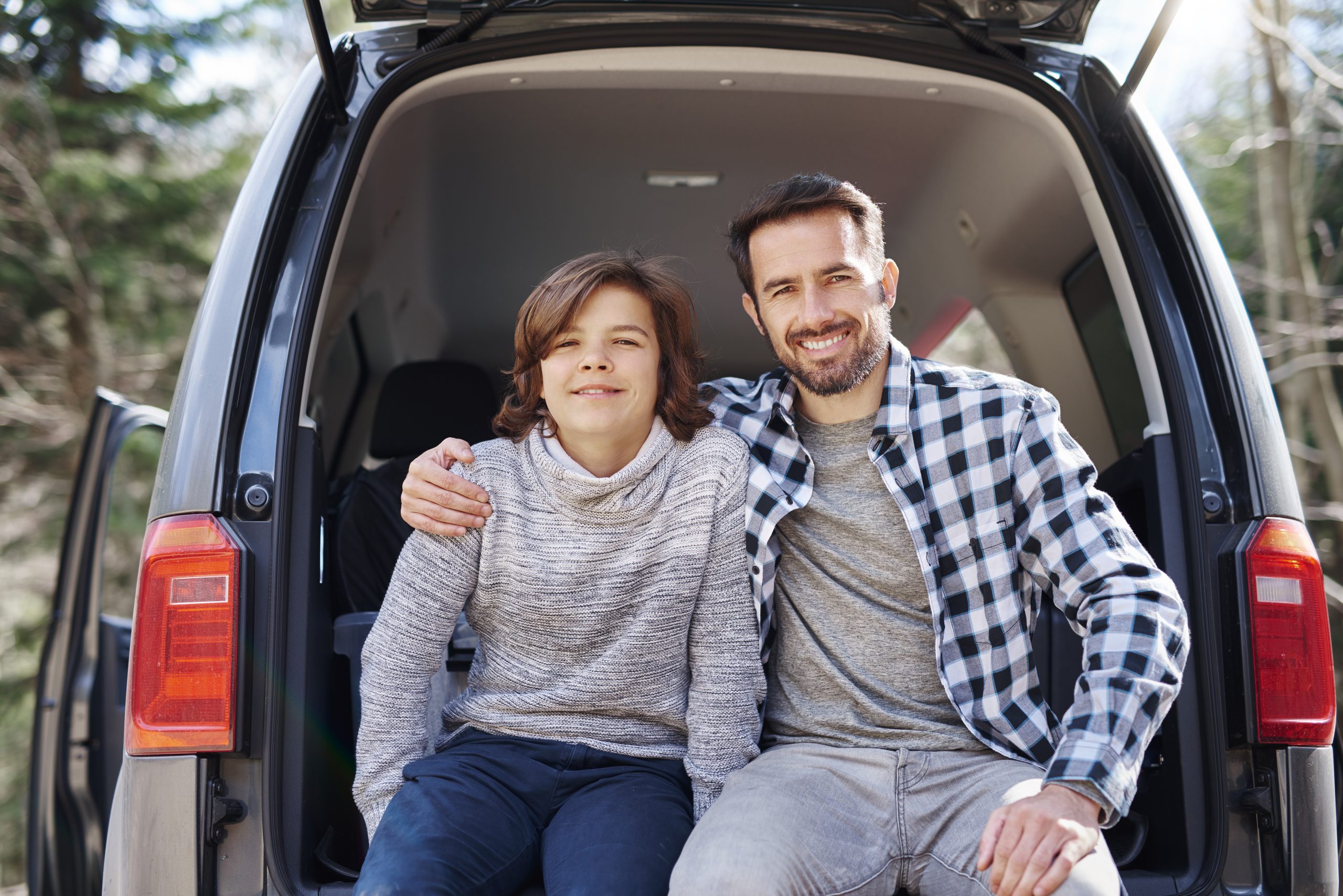 puedo comprar un coche a mi hijo y ponerlo a su nombre