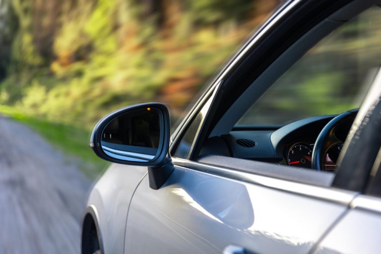 ¿Se puede cambiar el nombre de un coche sin el contrato de compraventa?