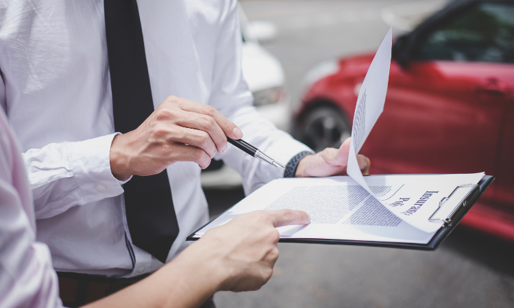 Qué pasa si compras un coche y no haces el cambio de nombre